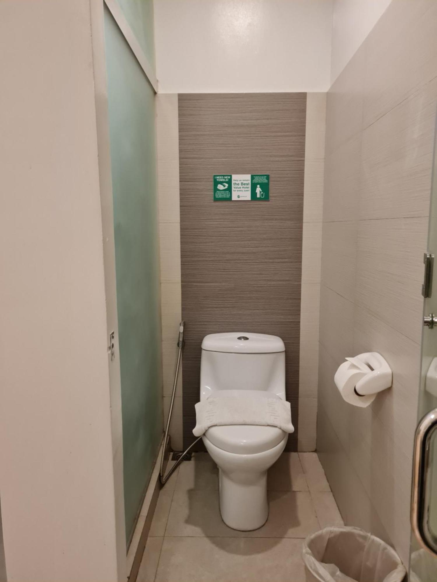 Go Hotels Otis - Manila Bagian luar foto