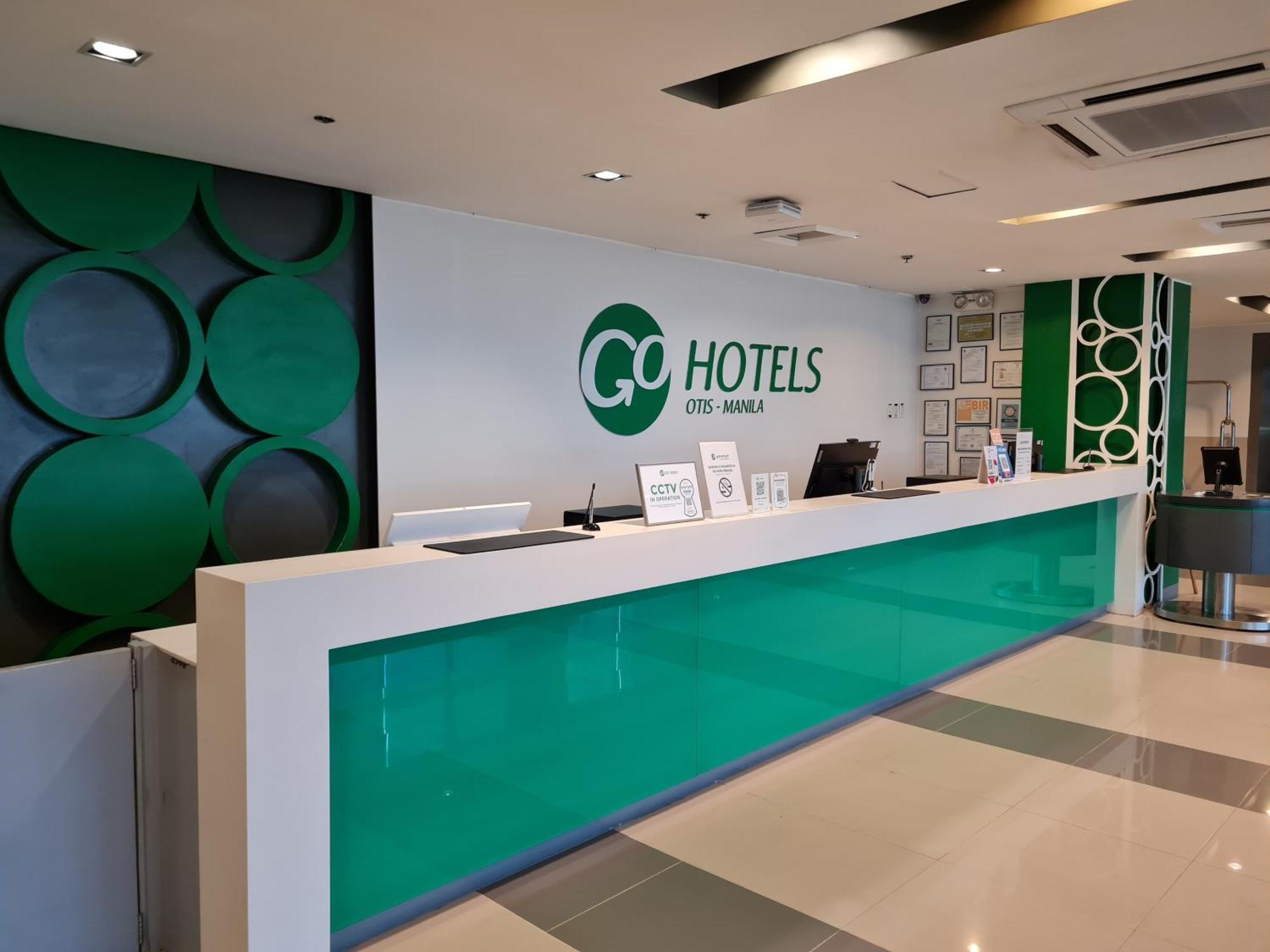 Go Hotels Otis - Manila Bagian luar foto