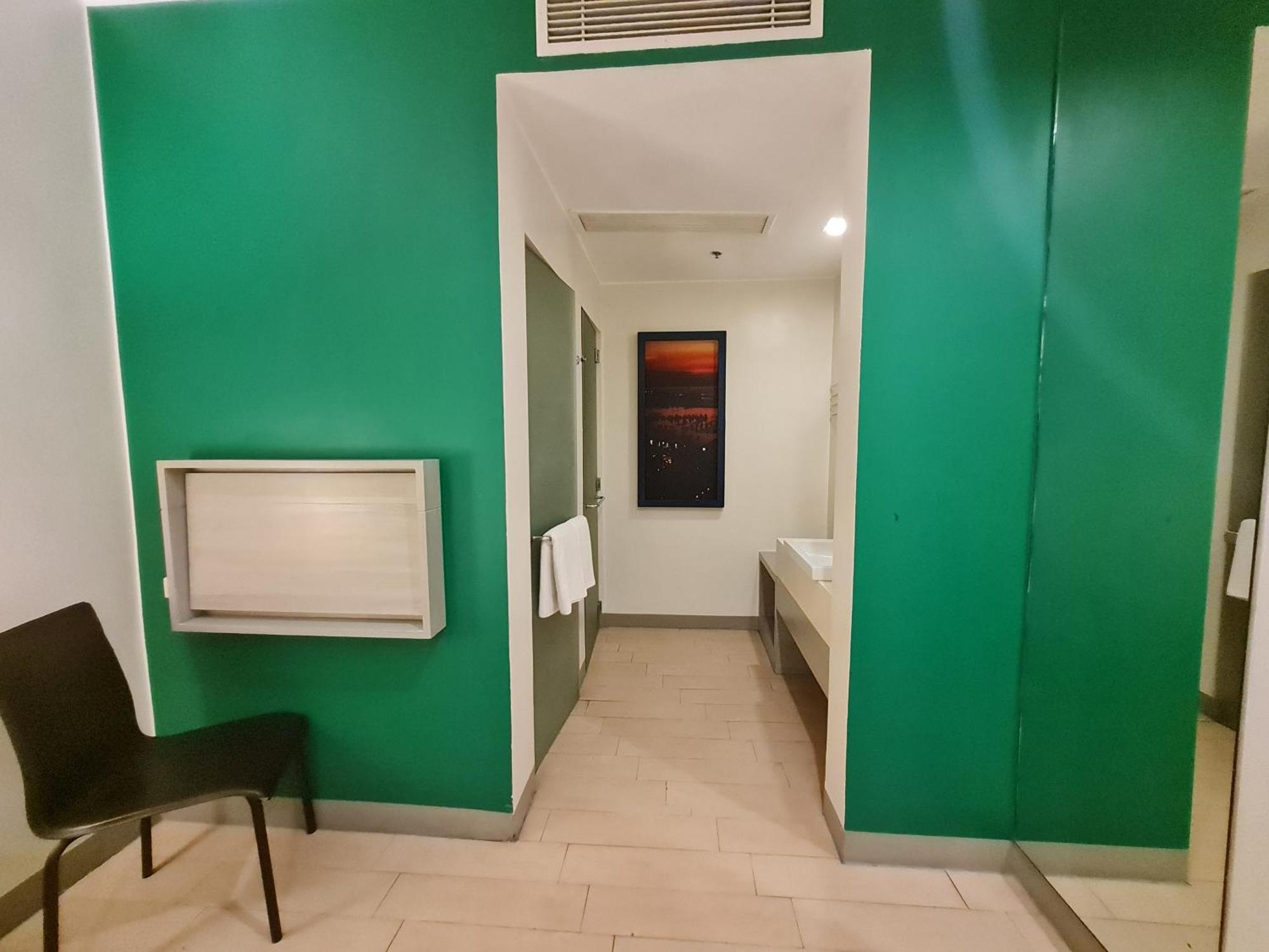 Go Hotels Otis - Manila Bagian luar foto