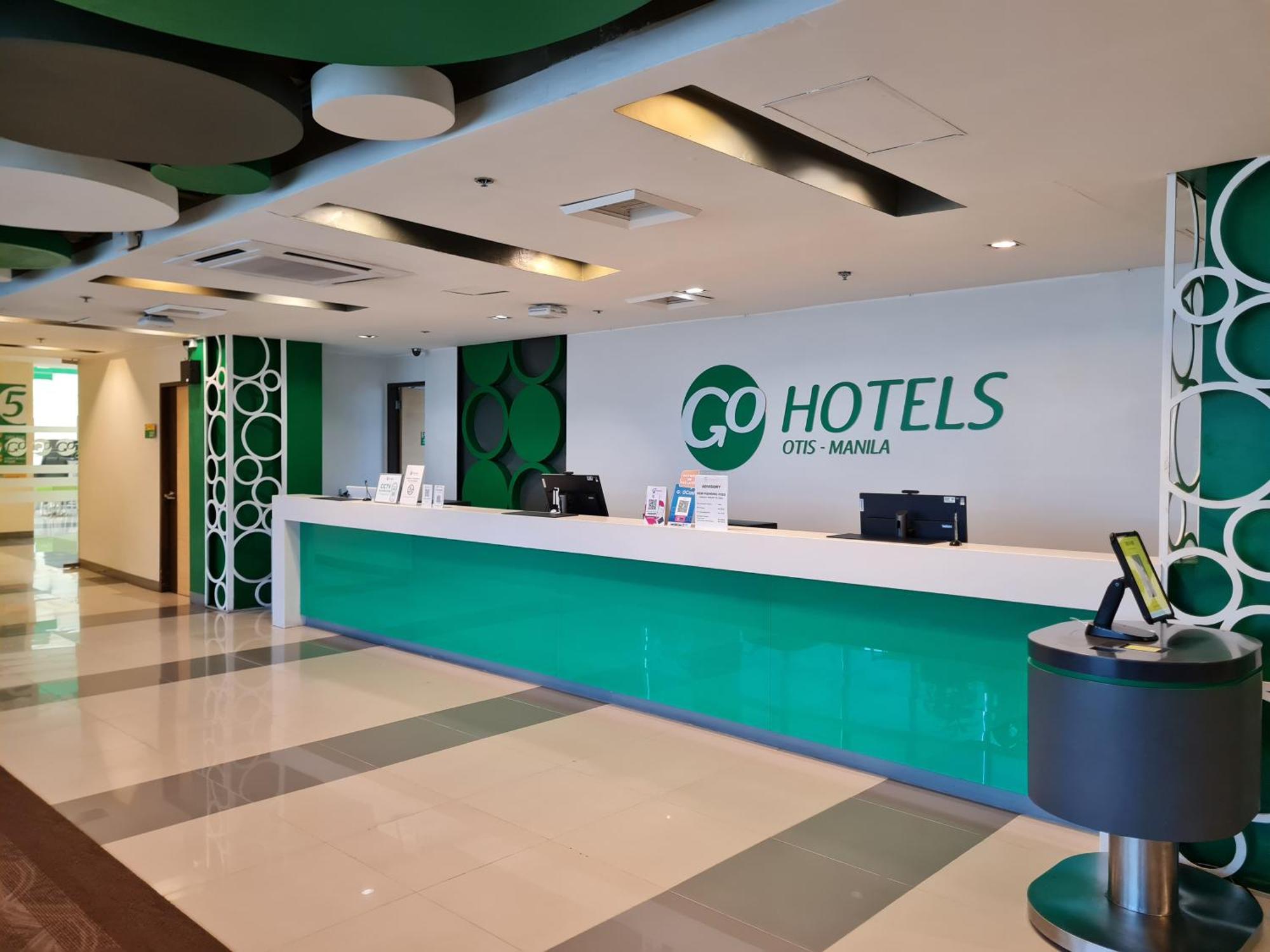 Go Hotels Otis - Manila Bagian luar foto