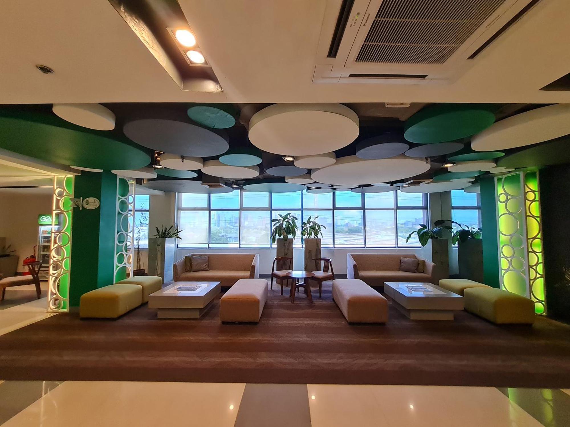 Go Hotels Otis - Manila Bagian luar foto