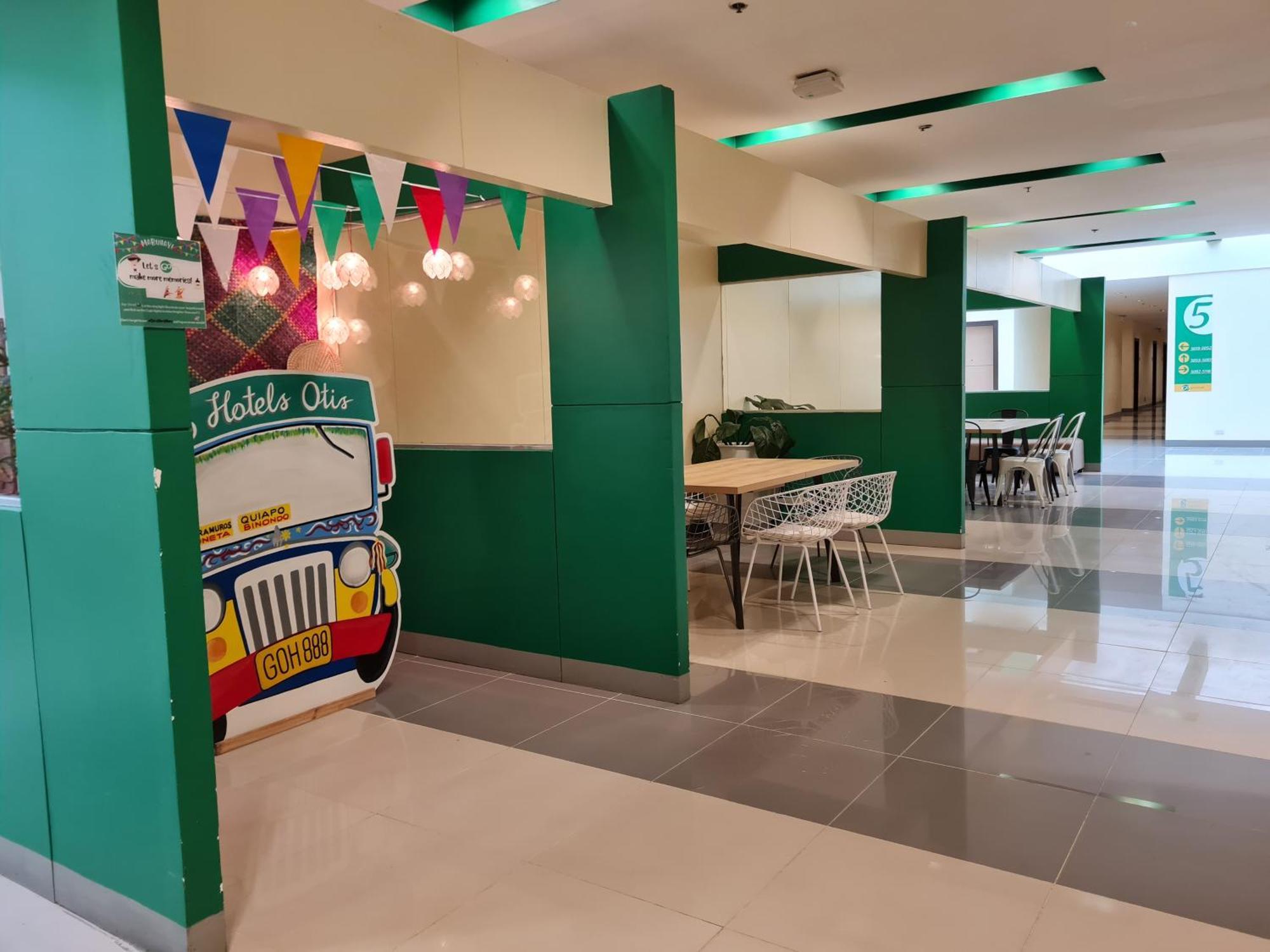 Go Hotels Otis - Manila Bagian luar foto