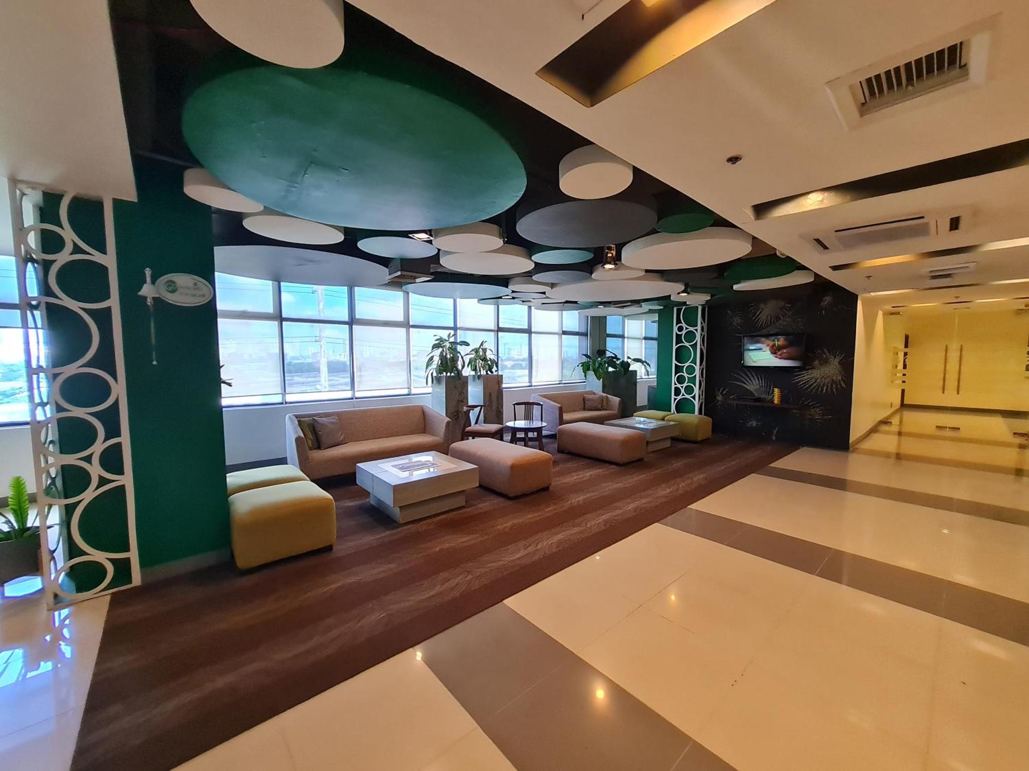 Go Hotels Otis - Manila Bagian luar foto