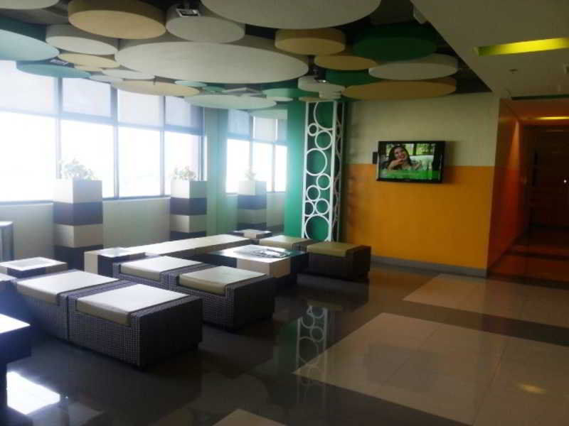 Go Hotels Otis - Manila Bagian luar foto