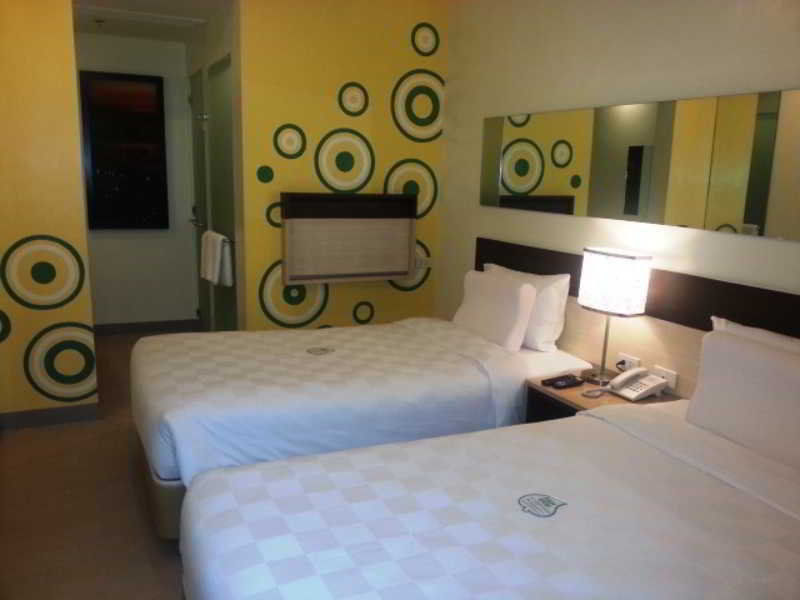 Go Hotels Otis - Manila Bagian luar foto