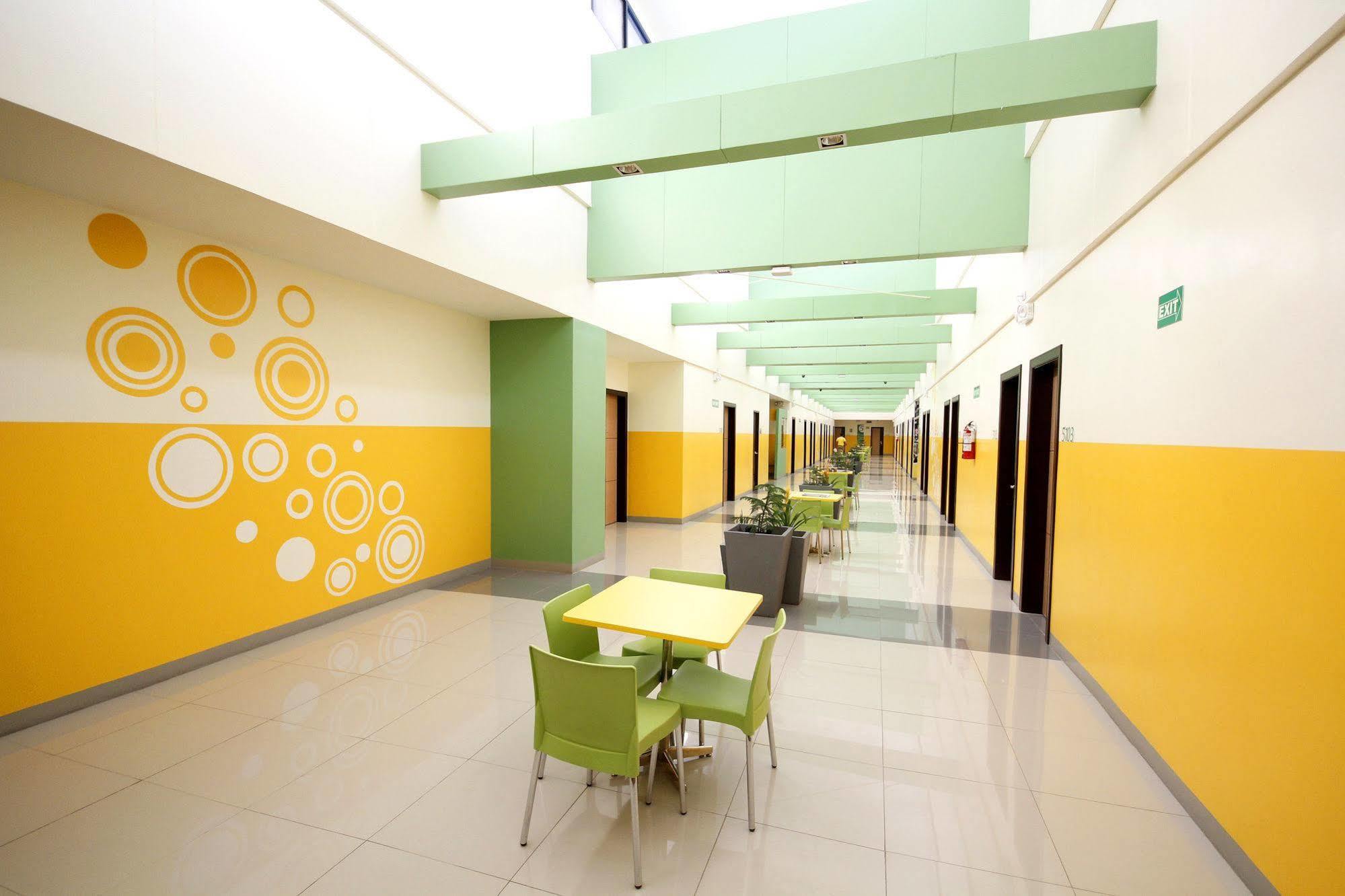 Go Hotels Otis - Manila Bagian luar foto