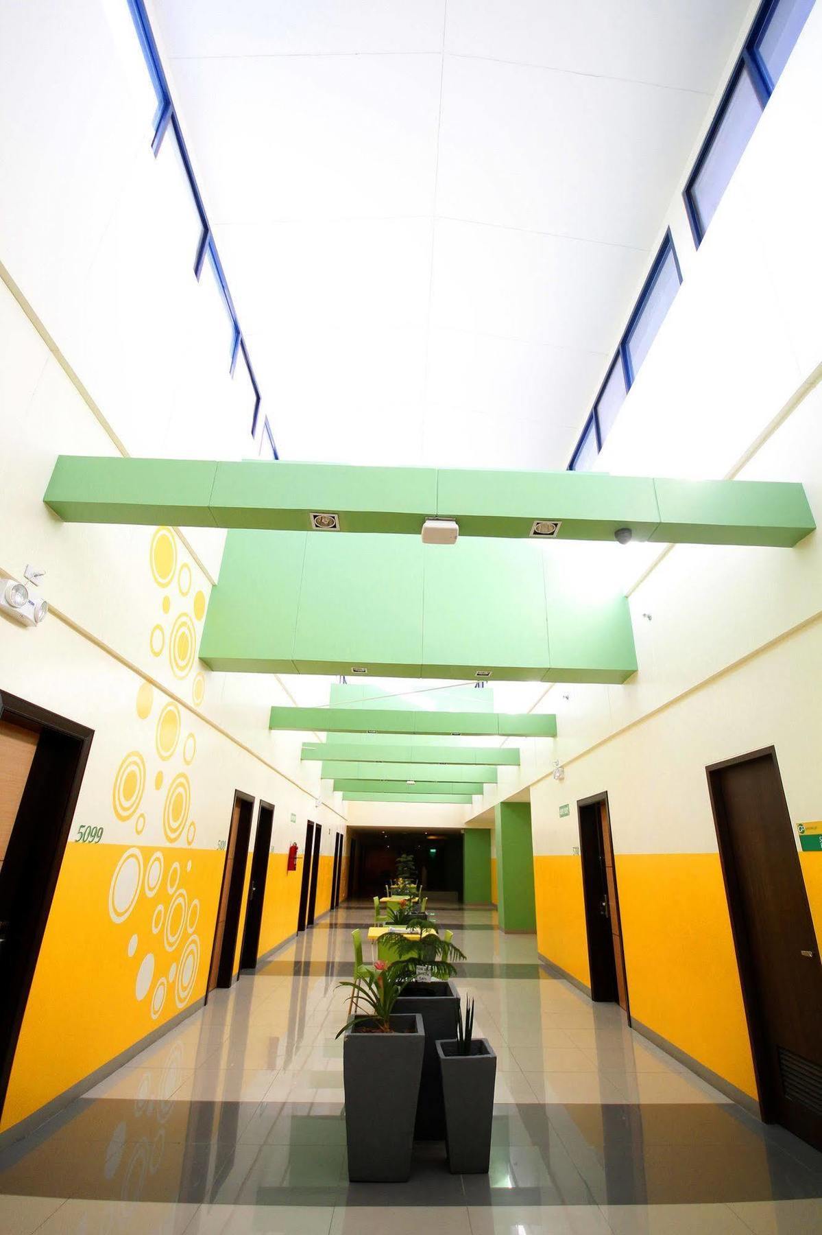 Go Hotels Otis - Manila Bagian luar foto